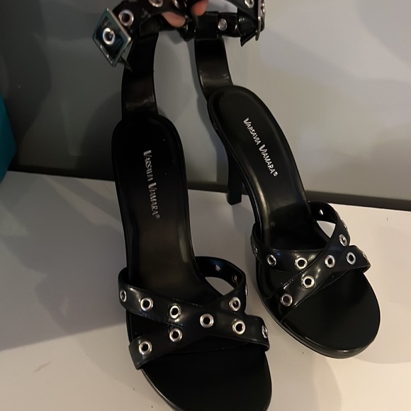 Gorgeous high heels - Picture 2 of 3